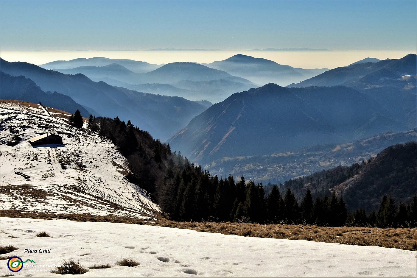 37 Abbiamo superato la Prima Baita del Vaccaro (1412 m).JPG